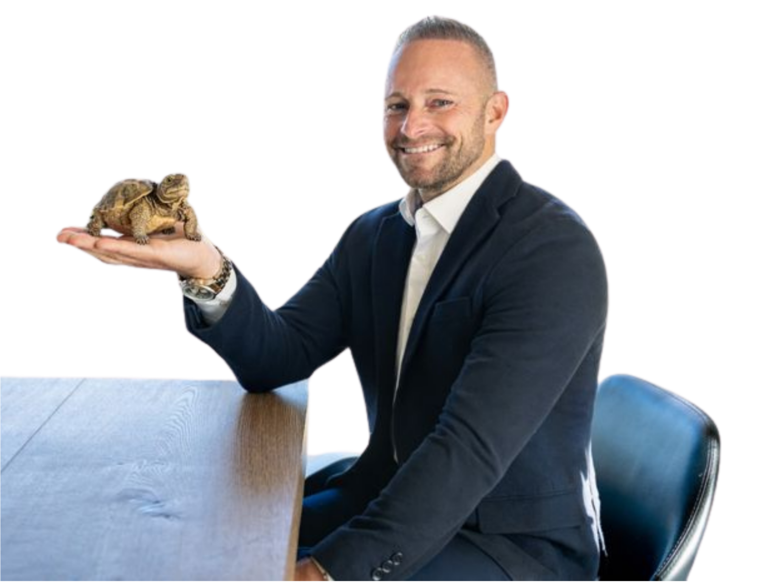 Balian Buschbaum, SPIEGEL-Bestsellerautor, mit seinem neuen Buch „Attila – Die Schildkröte, die keine Eile hatte, mein Leben zu retten“ (2026) – eine Geschichte über Entschleunigung und Lebensveränderung.